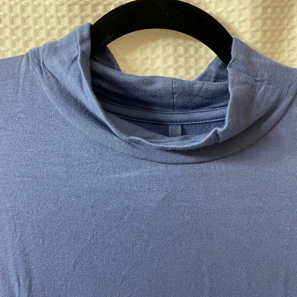 NWT L&G Mock Neck Slit Side Top - Picture 4 of 7